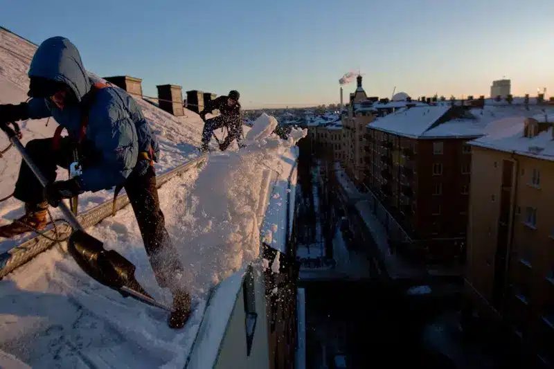 takskottning snoskottning takjour takarbete stockholm takmalning istappar takjobb